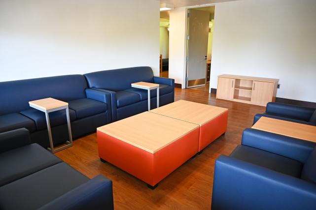 Suite common area with seating and side tables