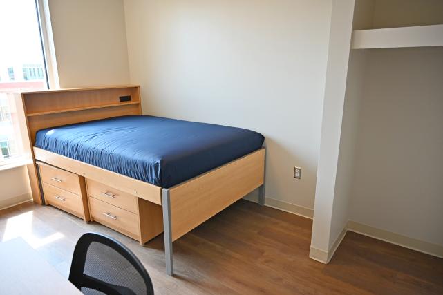 Gaston/Ramazani bedroom with drawers under bed